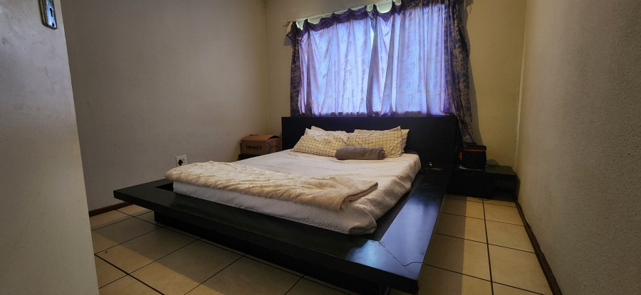2 Bedroom Property for Sale in Kannoniers Park North West